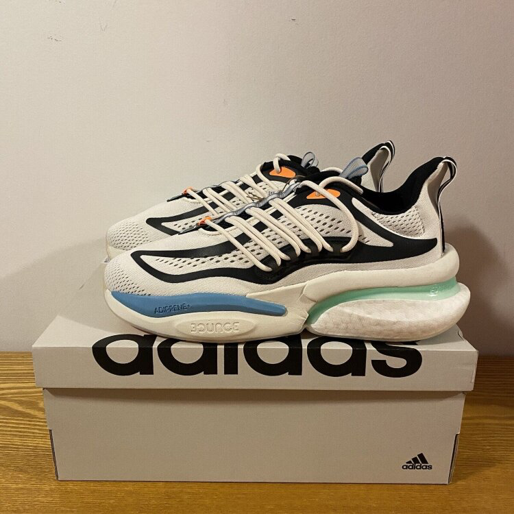 Adidas AlphaBoost V1