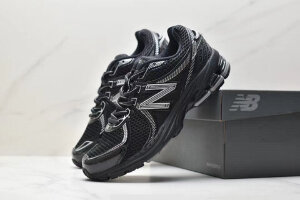 New Balance 860 V2