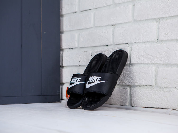 Тапки Nike BENASSI SWOOSH черные