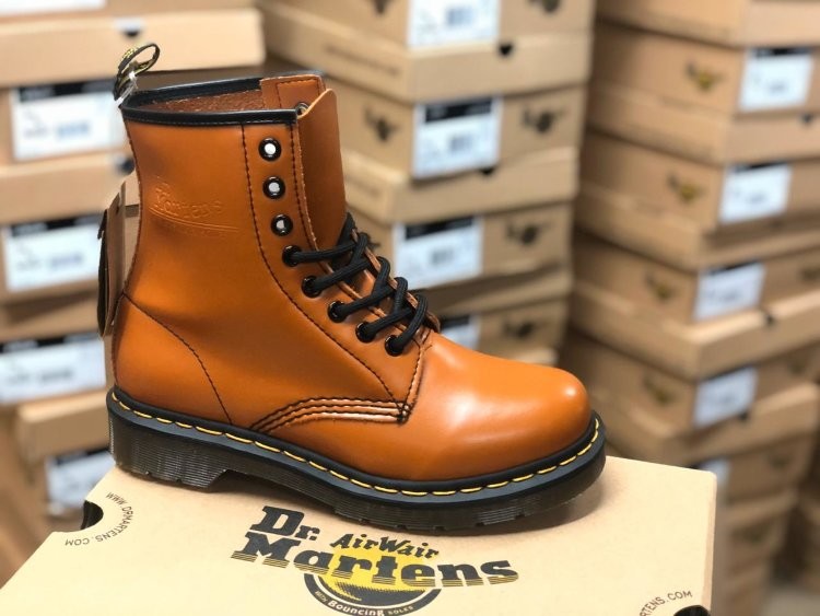 Dr. Martens 1460 Yelow