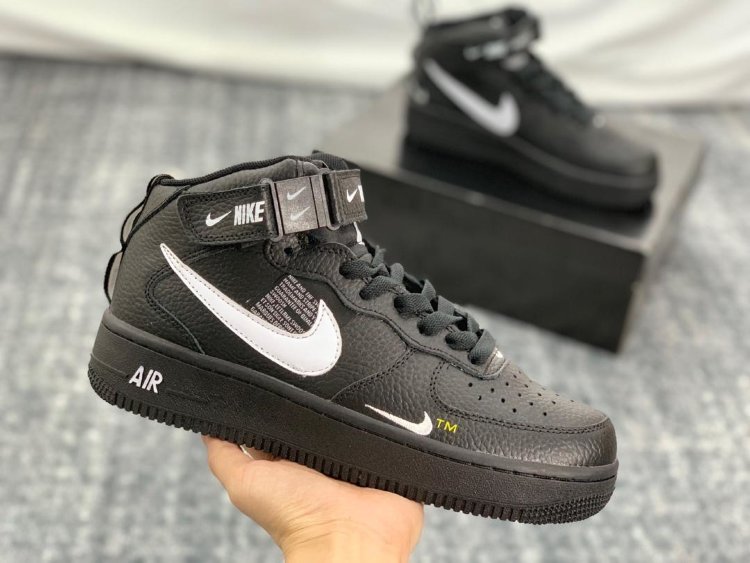 Nike Air Force 1 Mid 07 LV8